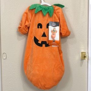 NWT Infant Pumpkin 🎃 Costume. Size 0-6 months